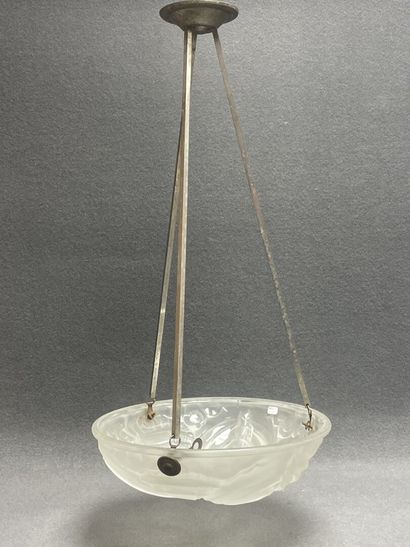 Suspension en verre moulé 
Années 1940.
H:...