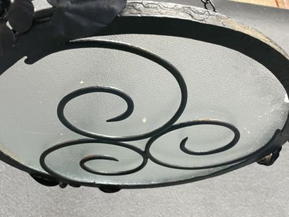 Suspension en fer forgé et verrerie.
D: 52...
