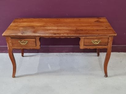 Bureau plat en merisier , style Louis XV
XIX°...