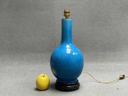 Lampe en porcelaine turquoise sur socle en...
