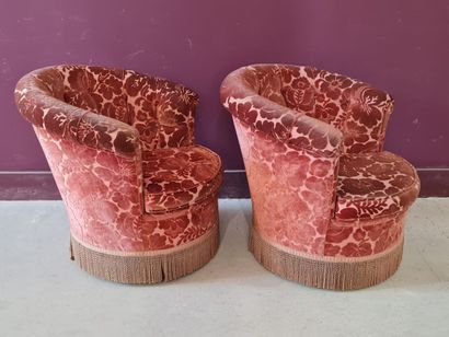 Paire de fauteuils crapauds en velours frappé...