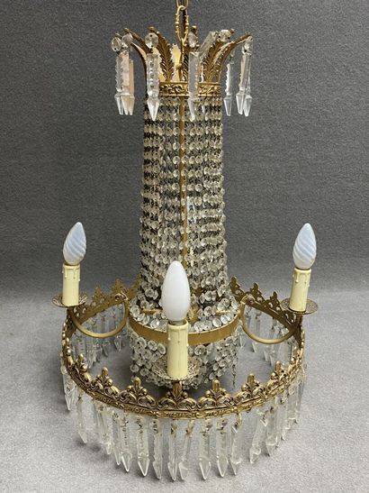 Lustre corbeille à pampilles. 
H. :100 cm....