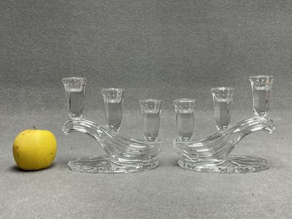 Paire de bougeoirs de table en cristal à...