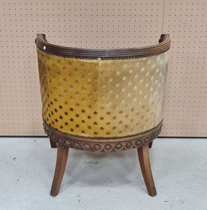 Fauteuil de bureau dossier gondole.
Style...