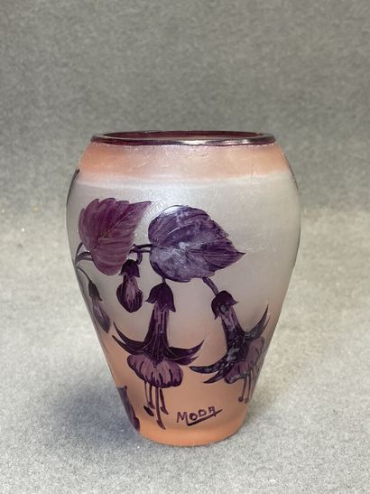 MODA, Vase en verre multicouche dégagées...