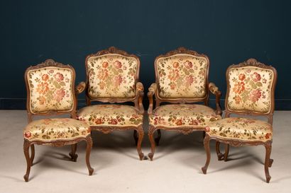 Salon comprenant une paire de fauteuils et...