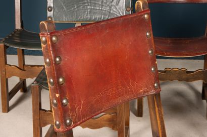 Six chaises en noyer.
Style du XVIe siècle
H....