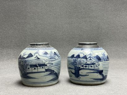 Deux pots à gingembre en porcelaine de Chine....