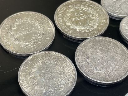 Pièces en argent:
- 33 pièces de 5 francs...
