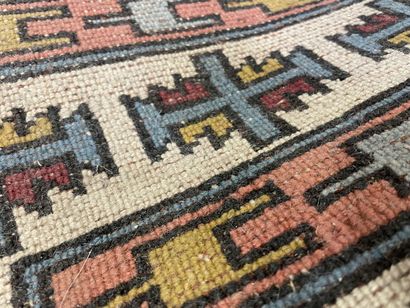 Tapis laine. 
250 x 145 cm.
