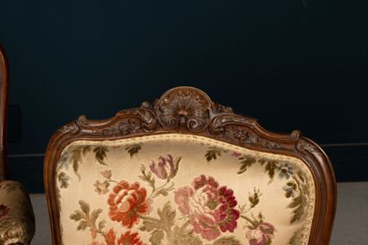 Salon comprenant une paire de fauteuils et...