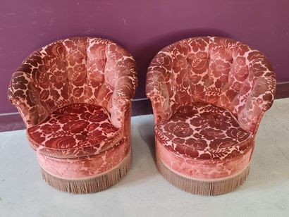 Paire de fauteuils crapauds en velours frappé...
