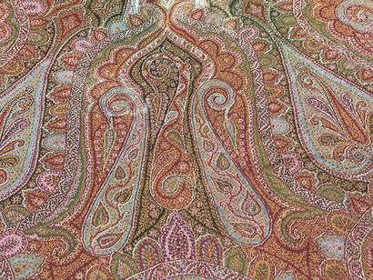 Cachemire fin XIX° .
180 x 175 cm.