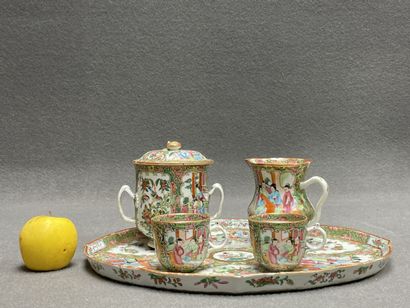 Partie de service en porcelaine de Canton...