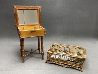 Coiffeuse de poupées en bois tourné façon...