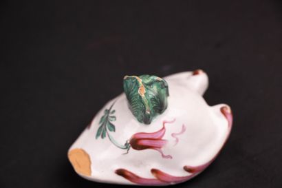 Huilier vinaigrier en faïence décor au Chinois
21...