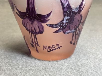MODA, Vase en verre multicouche dégagées...