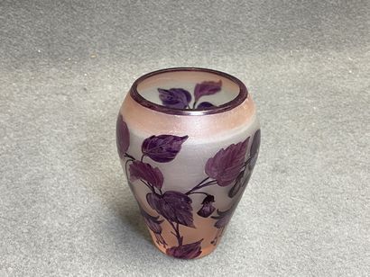 MODA, Vase en verre multicouche dégagées...