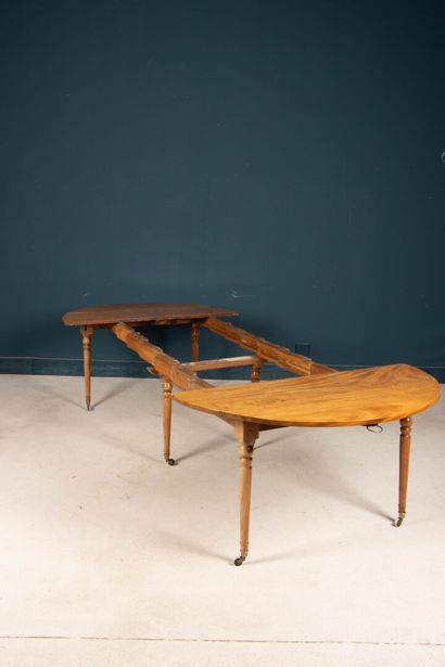 Table de salle à manger en acajou de forme...