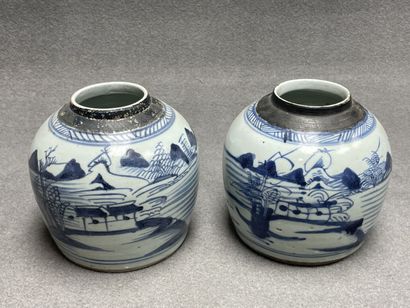 Deux pots à gingembre en porcelaine de Chine....