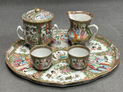 Partie de service en porcelaine de Canton...