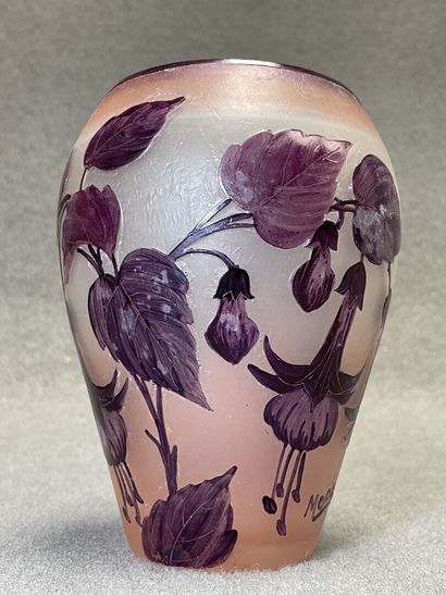 MODA, Vase en verre multicouche dégagées...