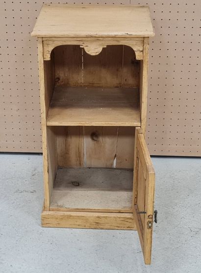 Table de chevet en pin à une porte
H: 67...