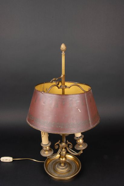 Lampe bouillotte à trois lumières en bronze...