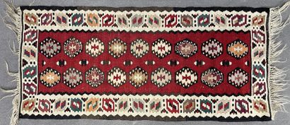 Trois petits tapis. 
88 x 58 cm, 59 x 56...