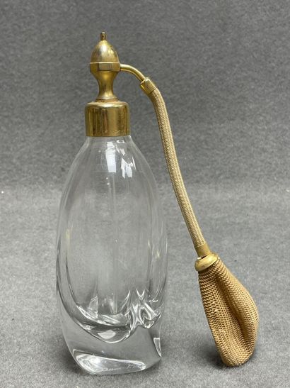 DAUM Vaporisateur en cristal.
H: 20 cm.