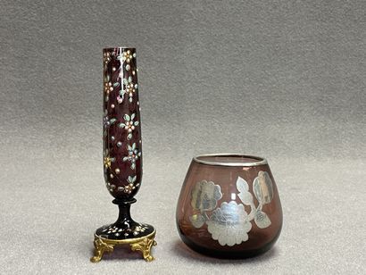Vase soliflore à décor émaillé, monture en...