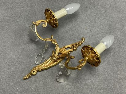 Paire d'appliques à deux lumières en bronze...