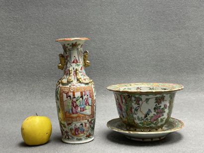 Vase et cache pot en porcelaine de Canton....