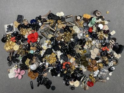 Important lot de boutons de couture.