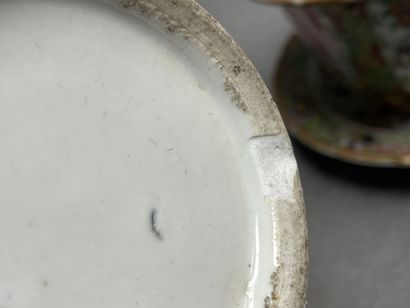 Vase et cache pot en porcelaine de Canton....