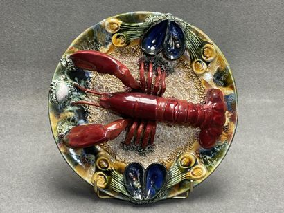 Plat en barbotine à décor de homard
Faïence...