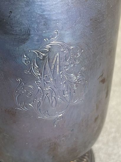 Timbale tulipe en argent XVIII°
H. :12,5...