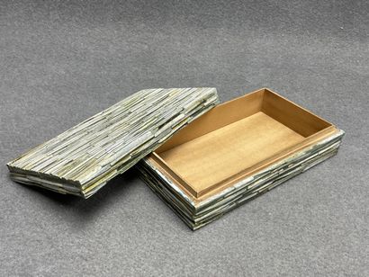 Coffret et deux vides poches en placage de...