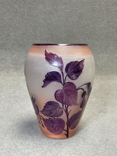 MODA, Vase en verre multicouche dégagées...