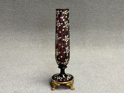 Vase soliflore à décor émaillé, monture en...