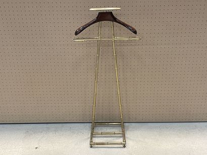 Valet de chambre en métal doré à l'imitation...