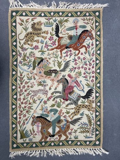 Trois petits tapis. 
88 x 58 cm, 59 x 56...