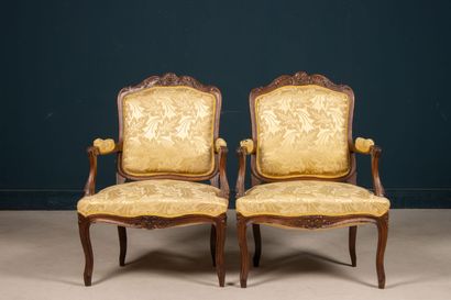 Paire de fauteuils , garnis de tissu jaune
style...