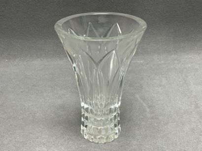 Saint Louis. 
Grand vase en cristal. 
H....