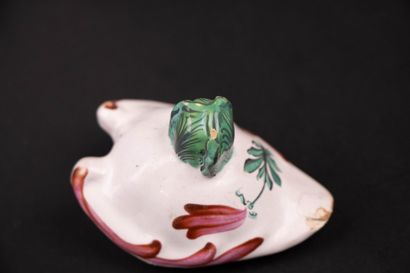 Huilier vinaigrier en faïence décor au Chinois
21...