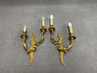 Paire d'appliques à deux lumières en bronze...