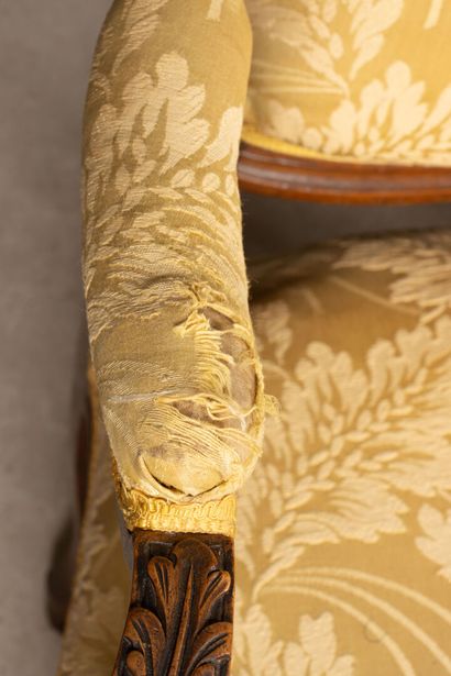 Paire de fauteuils , garnis de tissu jaune
style...