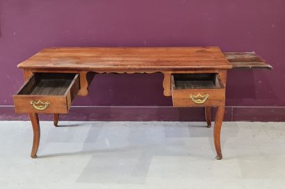 Bureau plat en merisier , style Louis XV
XIX°...