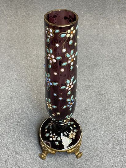 Vase soliflore à décor émaillé, monture en...