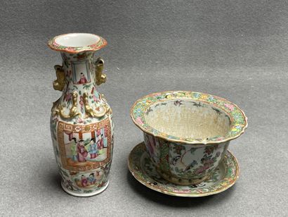 Vase et cache pot en porcelaine de Canton....